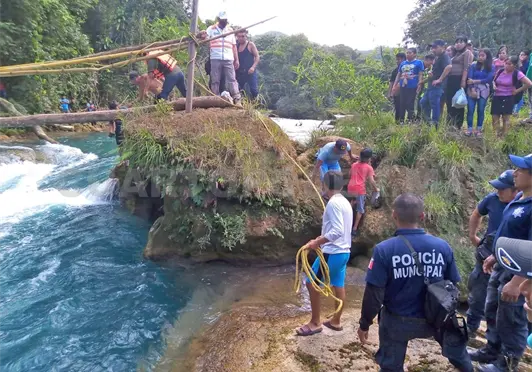 Cae mujer a los r&aacute;pidos de un r&iacute;o