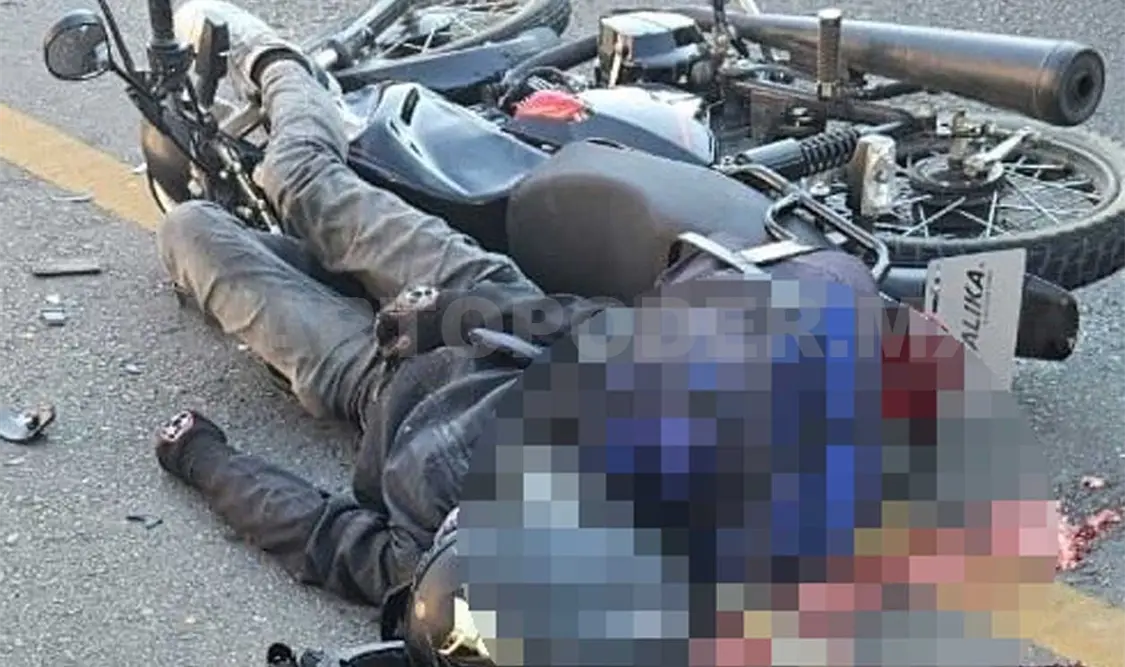 El camión lo aplastó y destrozó tanto al casco de protección como a la cabeza. Manuel Martínez / CP