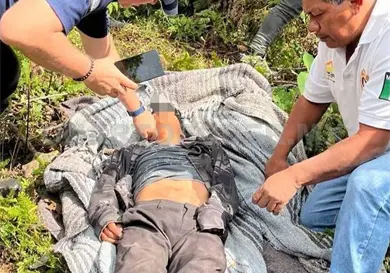 Se precipita a barranco; lo rescataron con vida