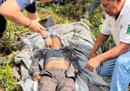 Se precipita a barranco; lo rescataron con vida