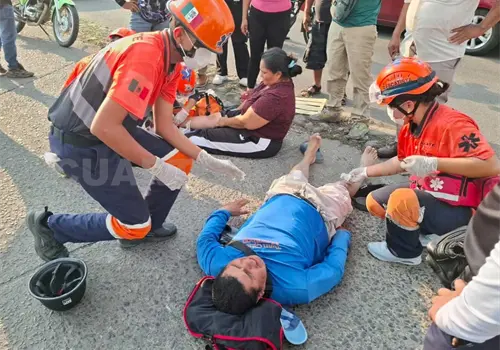 Quedan lesionados al derrapar en bulevar Quedan lesionados al derrapar en bulevar