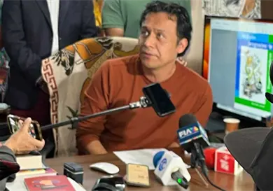 Cumple Marx Arriaga dos días atrincherado en su oficina Cumple Marx Arriaga dos días atrincherado en su oficina