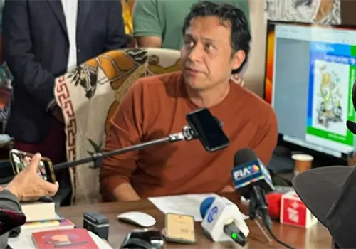 Cumple Marx Arriaga dos días atrincherado en su oficina Cumple Marx Arriaga dos días atrincherado en su oficina