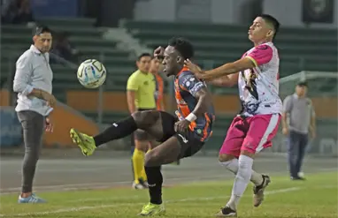 Festejan 14 de febrero en el Jaguares vs Ca&ntilde;oneros