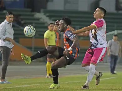 Festejan 14 de febrero en el Jaguares vs Ca&ntilde;oneros