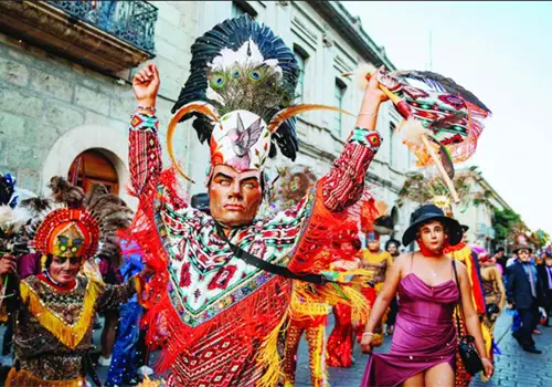 Carnavales entre m&aacute;scaras y diablos