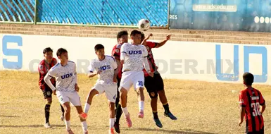 Universitarios pierden el buen paso en casa