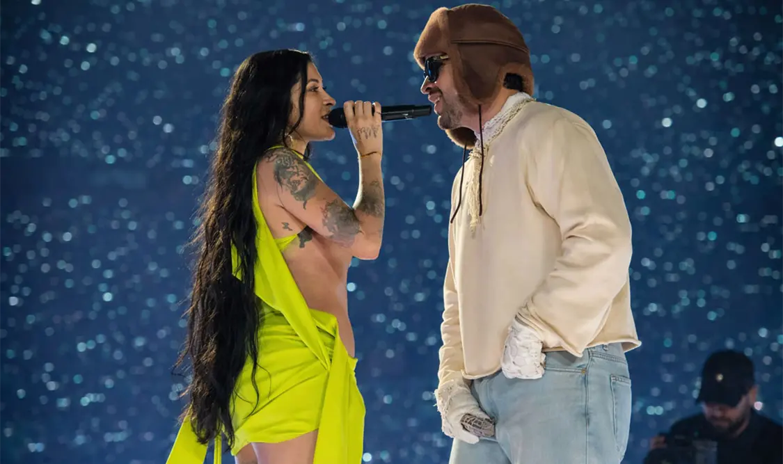 Bad Bunny canta con Cazzu