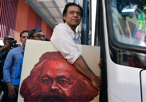 Deja Marx Arriaga la SEP tras 100 horas atrincherado Deja Marx Arriaga la SEP tras 100 horas atrincherado