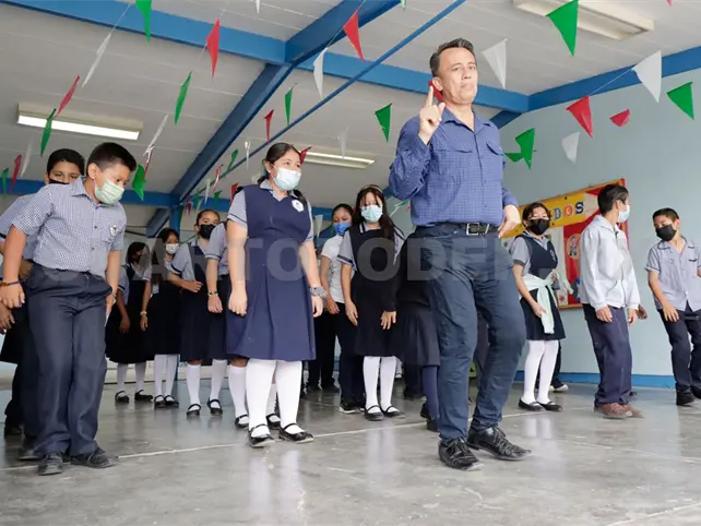 Retoman escuelas uso de cubrebocas