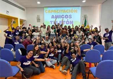 Capacitan a voluntarios para el Club Telet&oacute;n