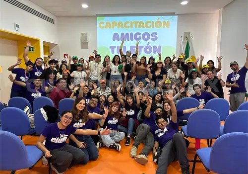 Capacitan a voluntarios para el Club Telet&oacute;n