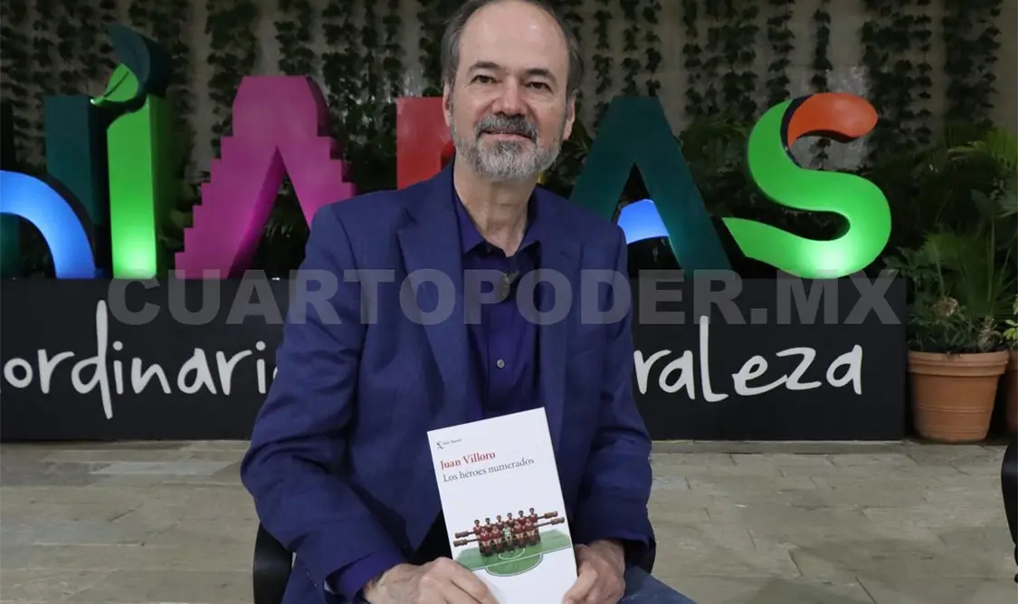 Aspecto de la entrevista del connotado escritor, desde las intenciones del Aeropuerto Internacional en Chiapas. Diego Pérez. CP