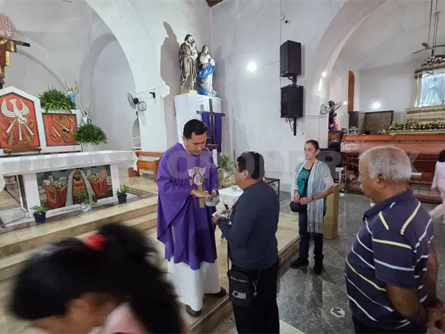 Católicos acuden al Miércoles de Ceniza Católicos acuden al Miércoles de Ceniza