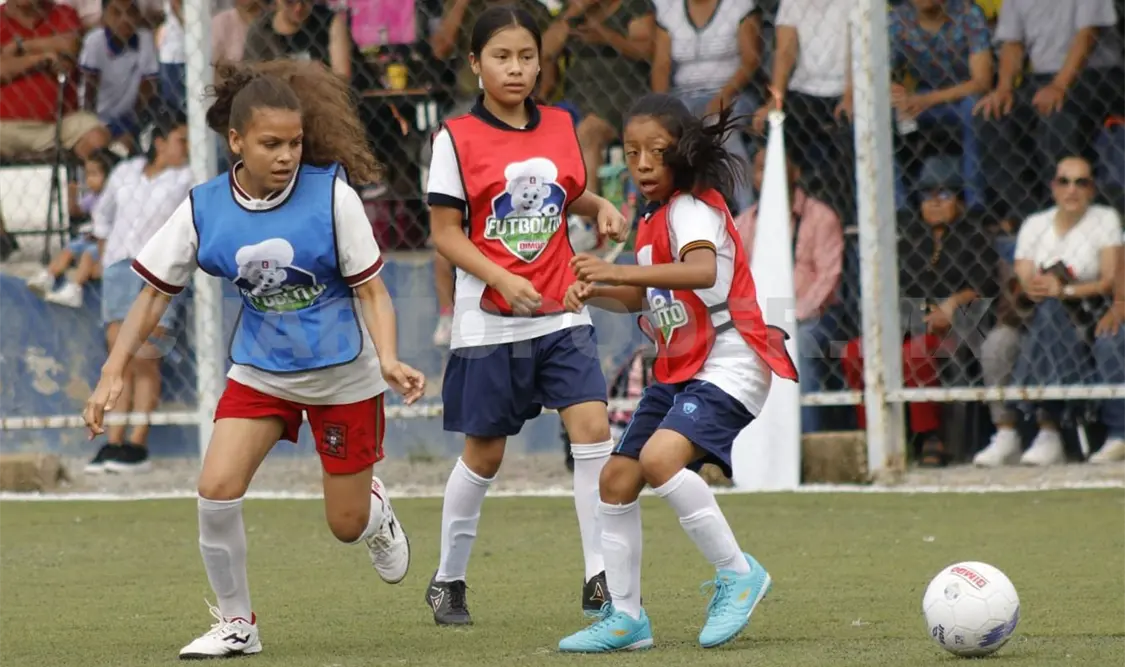 Autoridades y entrenadores participaron en la junta técnica del Futbolito Bimbo 62 Aniversario en Tuxtla Gutiérrez.