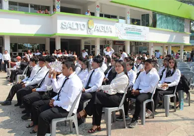 Otorga Cecyt t&iacute;tulos profesionales a egresados