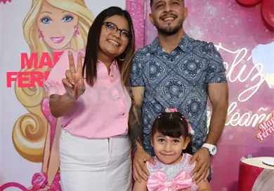 Mar&iacute;a Fernanda festeja con Barbie