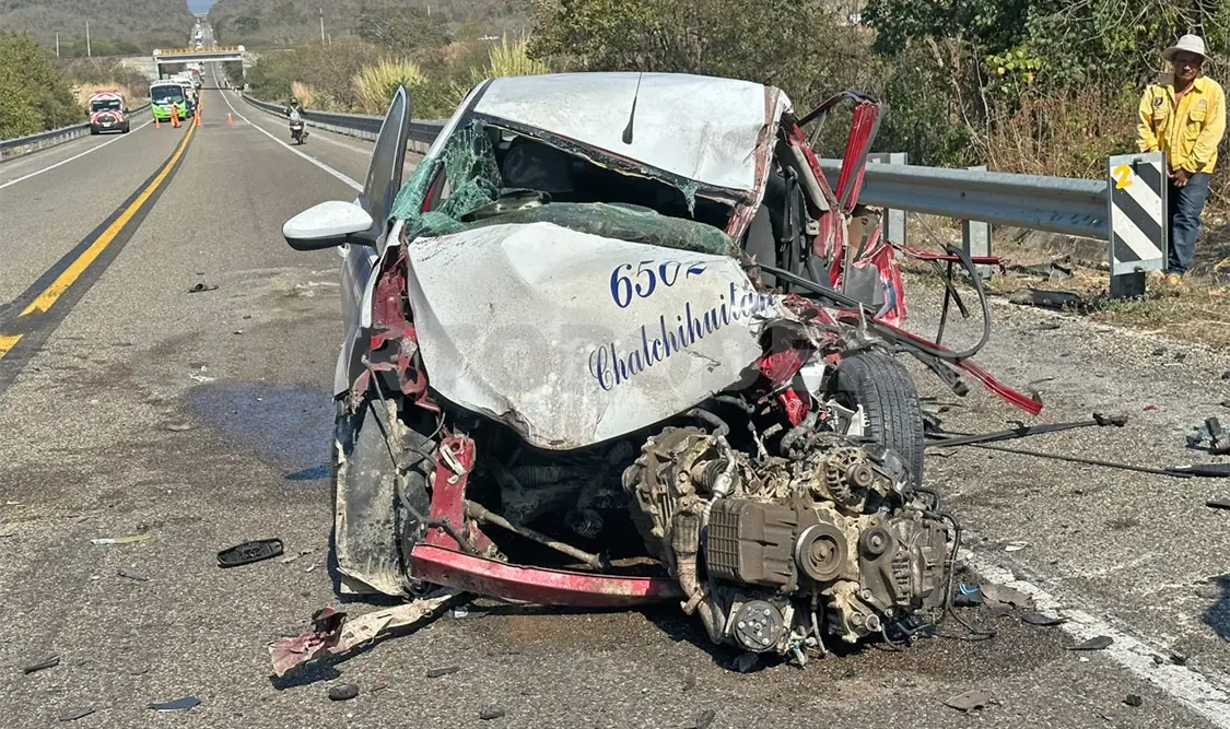 El vehículo de transporte público terminó destrozado. Osman Toledo / CP