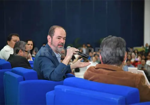 Concluye visita del escritor Juan Villoro a Chiapas