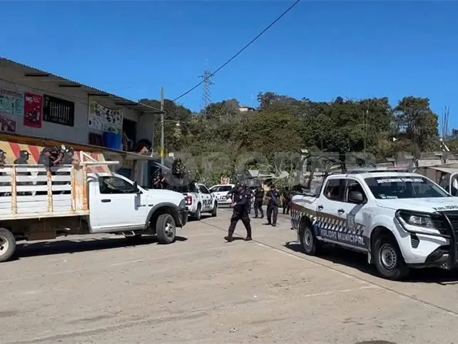 Cinco policías heridos tras desalojo carretero Cinco policías heridos tras desalojo carretero