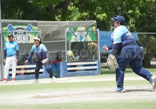 Vuelve la rama femeni a la acción Vuelve la rama femeni a la acción