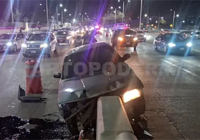 Da un "pesta&ntilde;azo" y se estrella contra un muro