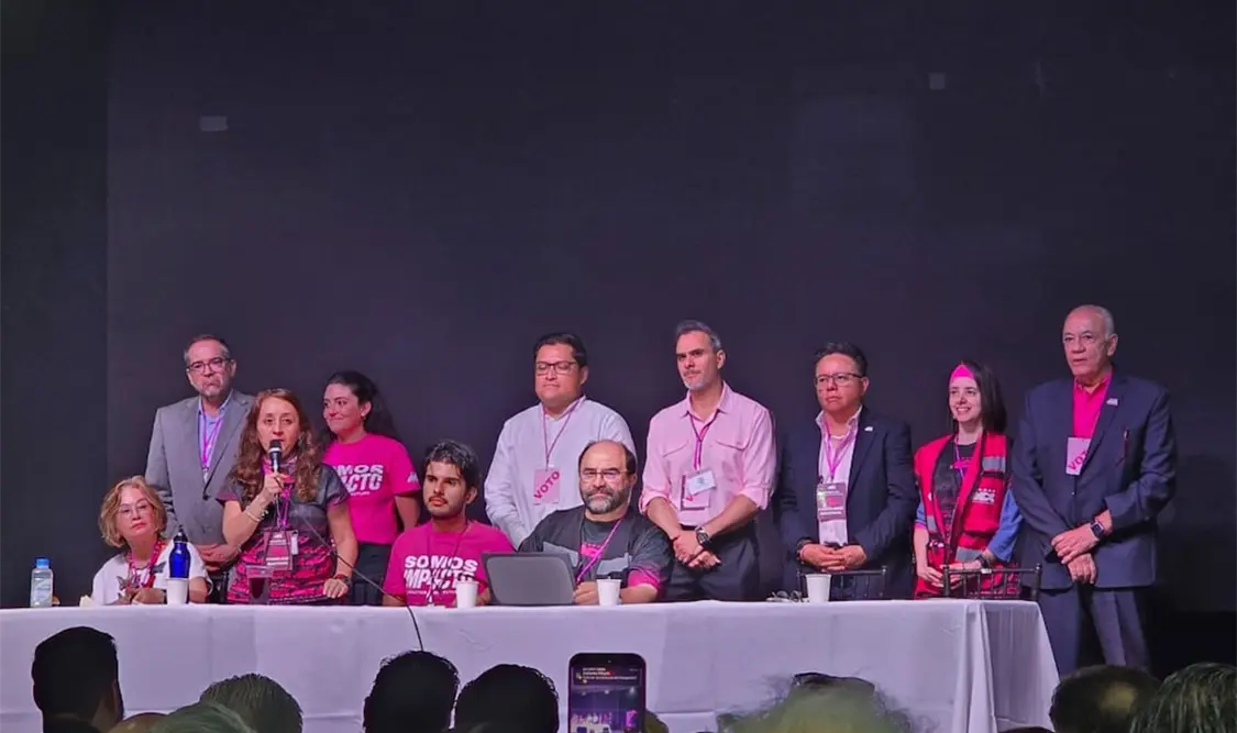 Los dirigentes de Somos México presentaron en una pantalla a los nuevos militantes. Cortesía