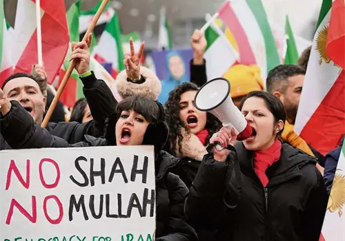 Estudiantes iraníes protestan en Teherán Estudiantes iraníes protestan en Teherán