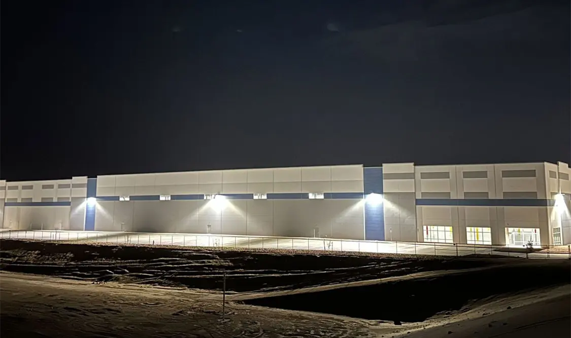 El DHS objetó que se llamara “almacenes” a los sitios que serán “instalaciones de detención muy bien estructuradas”. Cortesía