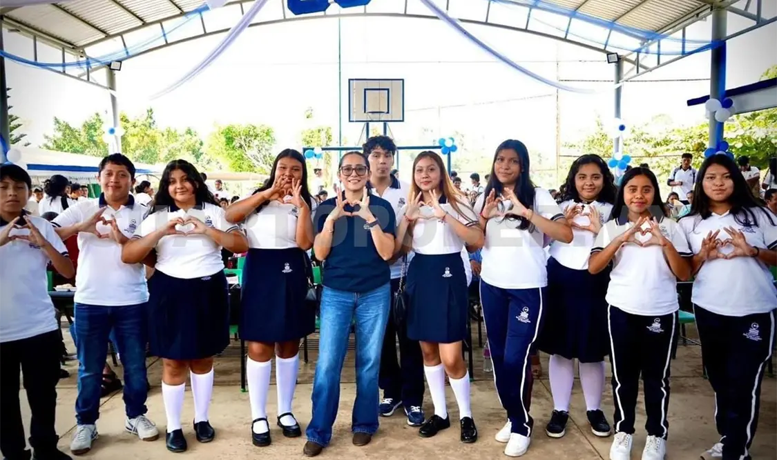 Directivos y alumnos celebraron las tres décadas del plantel. CP