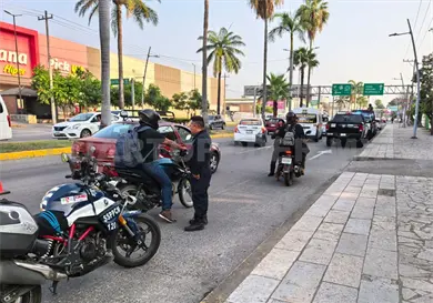 Realizan operativos a motociclistas Realizan operativos a motociclistas