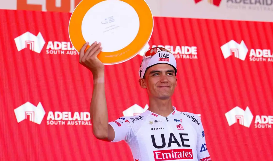 Del Toro no tuvo problemas este domingo para confirmar el maillot rojo con el que se vistió el sábado al cruzar en primera posición la etapa reina. Agencias