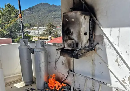 Calentador provoca incendio en vivienda