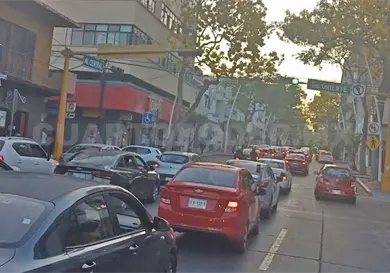 Marchan también los Didis y Uber por avenida Marchan también los Didis y Uber por avenida