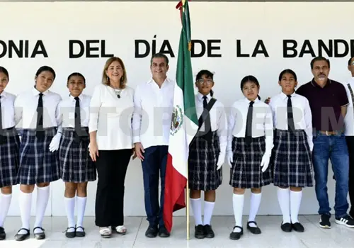 Tapachula honra la Bandera de México: Yamil Melgar Tapachula honra la Bandera de México: Yamil Melgar