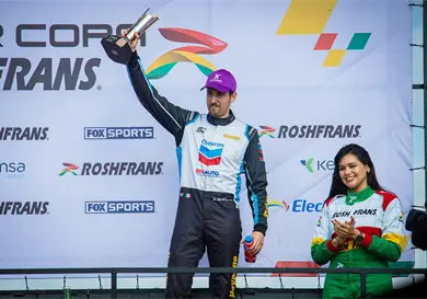 José Arellano y Chevron Racing, al podio José Arellano y Chevron Racing, al podio