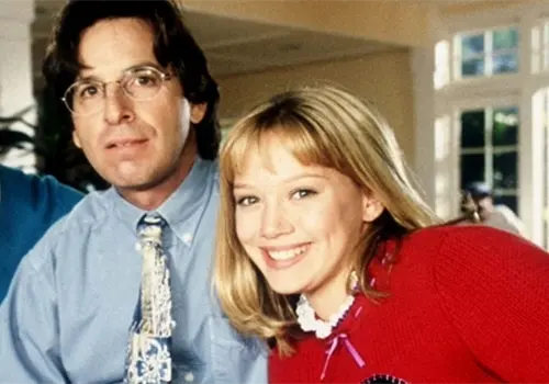 Lamentan muerte de Robert Carradine