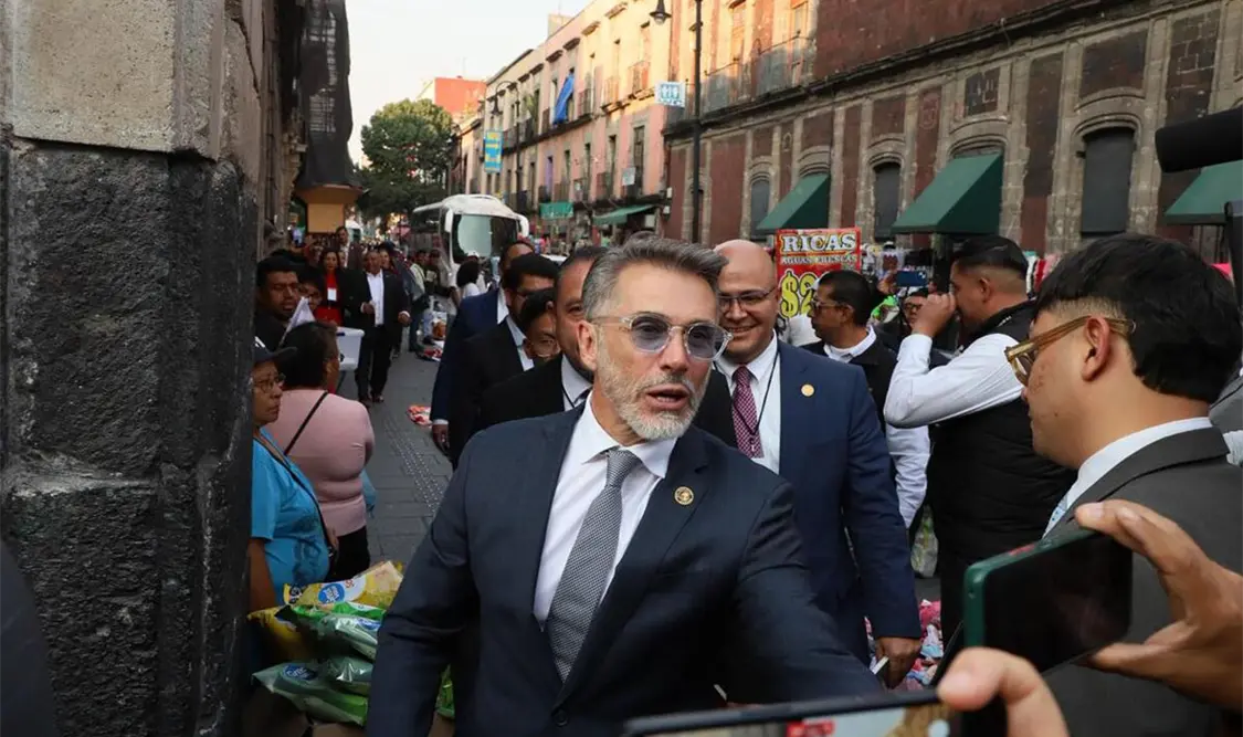 El actor generó un “impacto negativo a la imagen de Morena”, al dejar la cámara baja para acudir a La Casa de los Famosos. Cortesía