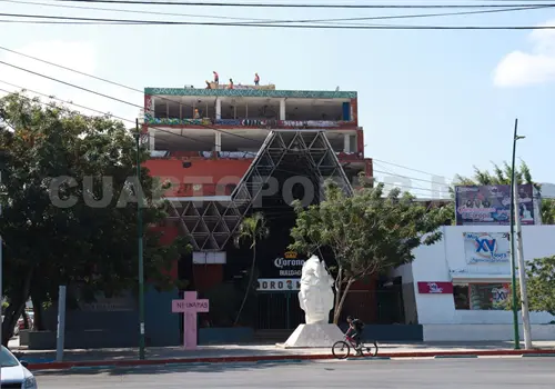 Avanza demolición de Plaza de las Instituciones Avanza demolición de Plaza de las Instituciones