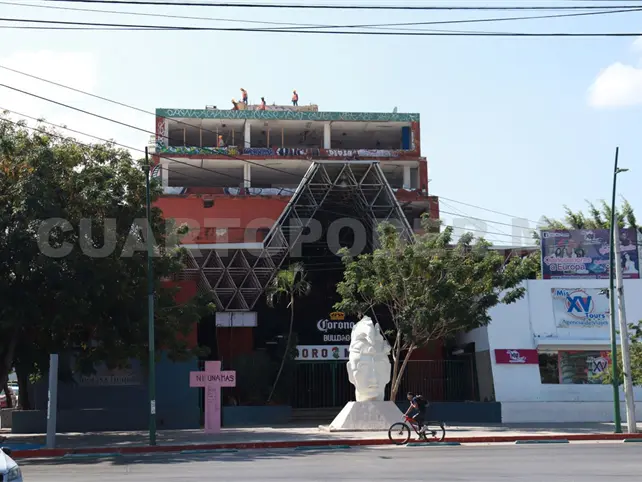 Avanza demolición de Plaza de las Instituciones Avanza demolición de Plaza de las Instituciones