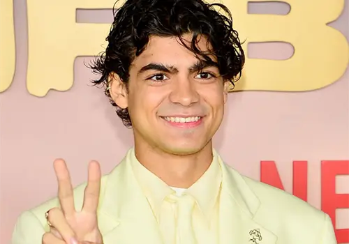 I&ntilde;aki Godoy aprende a luchar