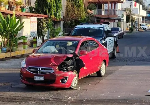Se estampan combi y particular por no respetar preferencia Se estampan combi y particular por no respetar preferencia