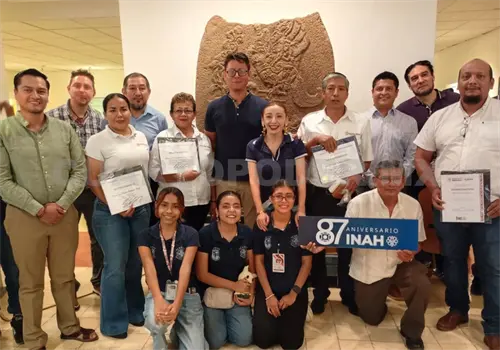 Reconocen a personal del INAH Reconocen a personal del INAH