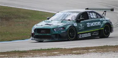 Doblete de emoción para el Z Racing Doblete de emoción para el Z Racing