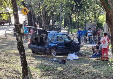 Aparatosa volcadura salda con una fallecida
