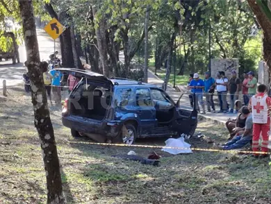 Aparatosa volcadura salda con una fallecida Aparatosa volcadura salda con una fallecida