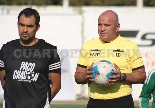 Paco Chac&oacute;n pit&oacute; en el Flor de Sosp&oacute;