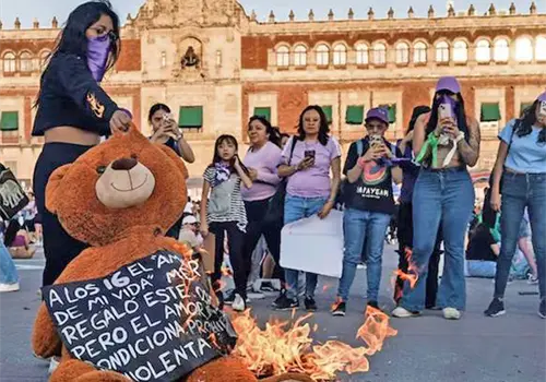 En 10 años feminicidio deja 23 mil menores huérfanos En 10 años feminicidio deja 23 mil menores huérfanos