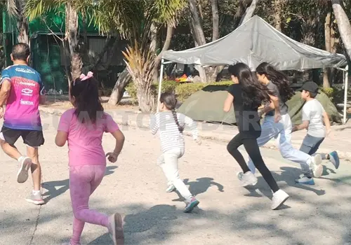 Capacitan al grupo de miniguías Capacitan al grupo de miniguías