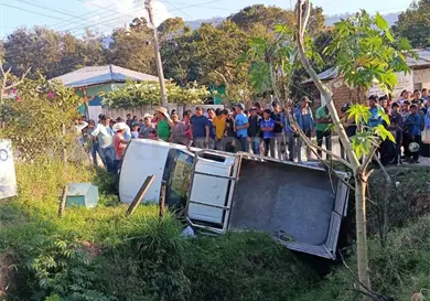 Estaquitas se sale del camino y acaba entre la maleza